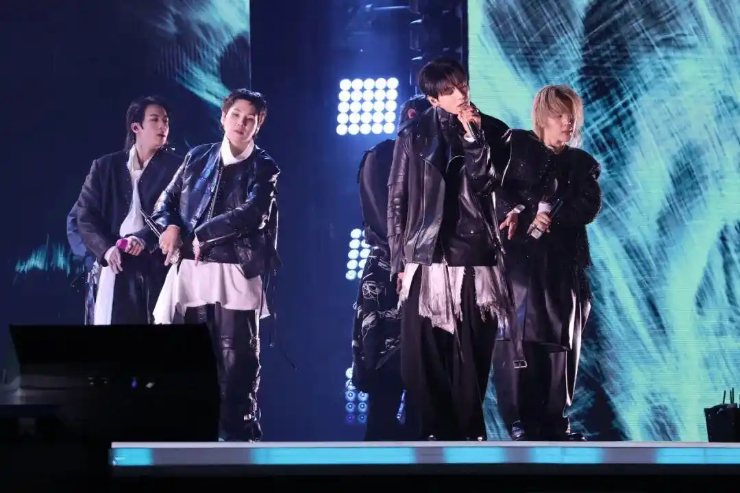 防弹少年团新专《ARIRANG》空降115国榜首，主打歌《SWIM》登顶全球播放榜